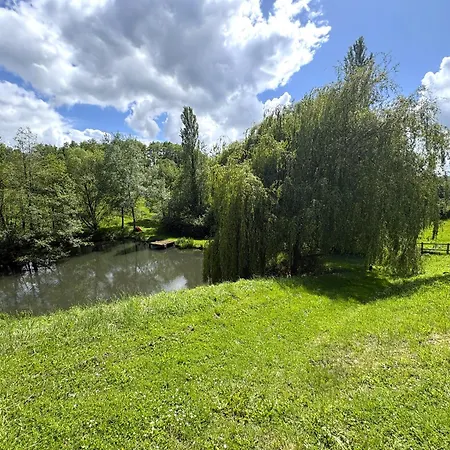 Maison De Charme En Bord D'étang Сasa de vacaciones
